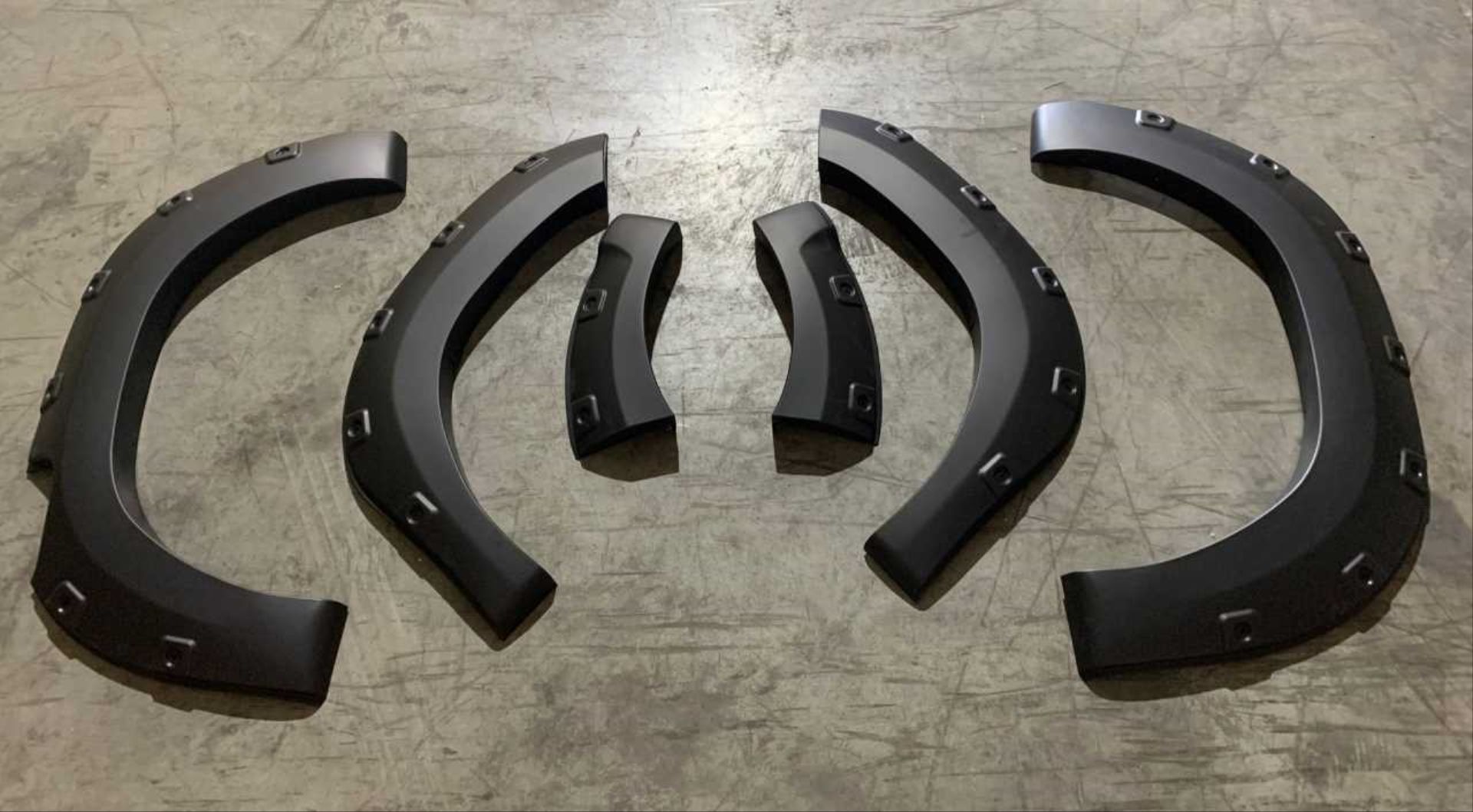 Toyota hilux revo çamurluk dodik kaplaması vidalı 2015 / 2019