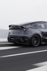 Tesla model y bagaj üstü spoiler yofer model pianoblack 2025+