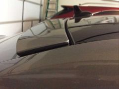 Mercedes w212 cam üstü spoiler piano black 2009+