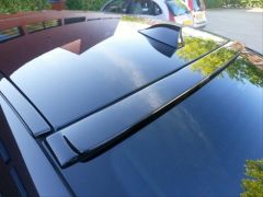Bmw f10 cam üstü spoiler pianoblack