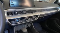 Honda civic göğüslük kaplama seti gri 2 parça 2022+ için uygundur