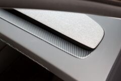 Tesla model y juniper göğüslük kaplama karbon